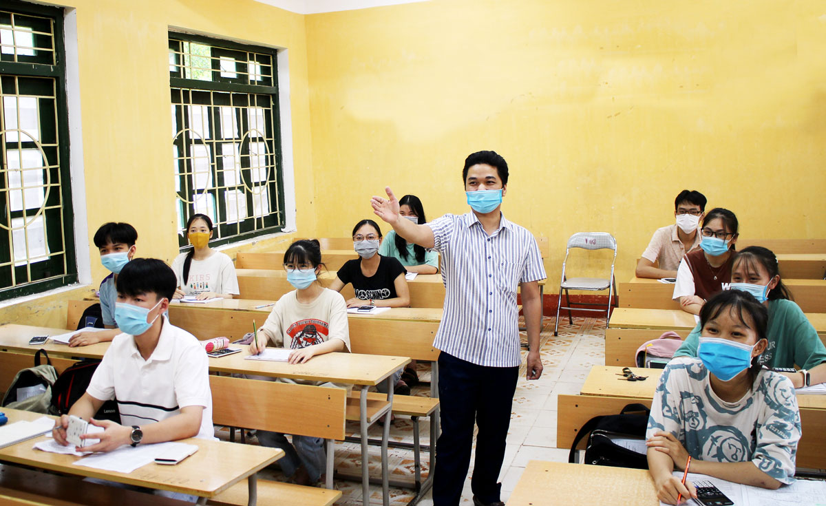 Kỳ thi tốt nghiệp THPT 2021: “Chạy nước rút” trong giãn cách