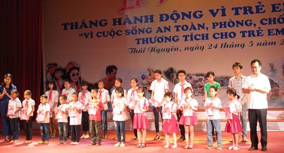 Phát động Tháng hành động vì trẻ em năm 2016