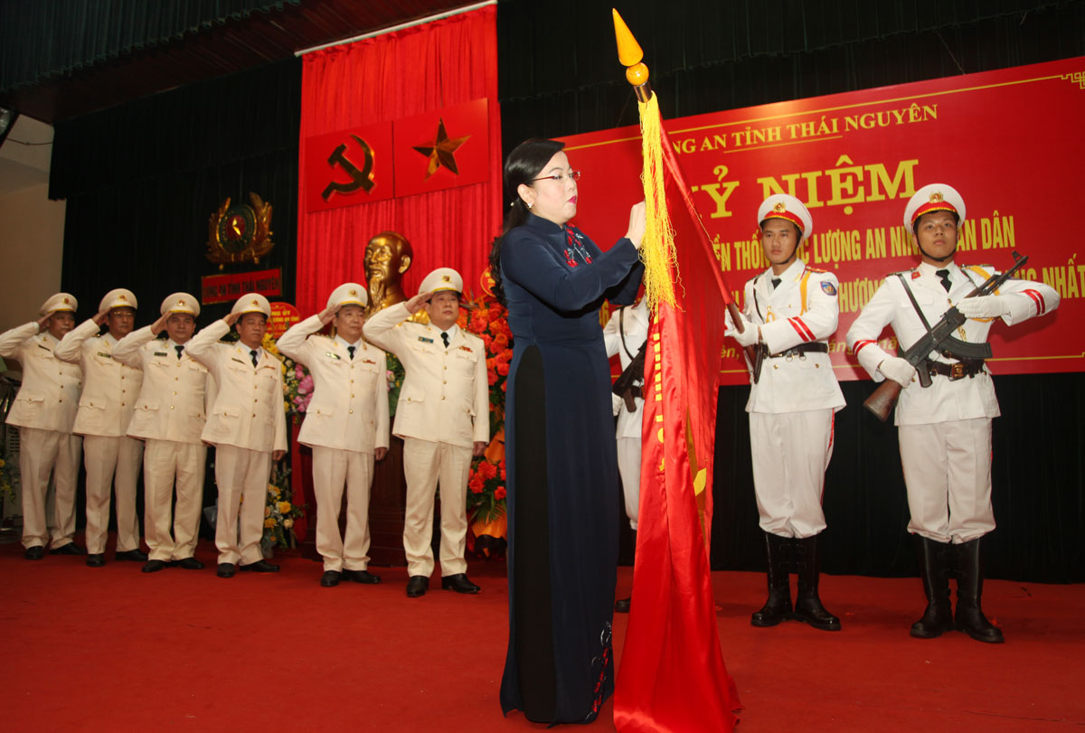Công an tỉnh đón nhận Huân chương Chiến công hạng Nhất