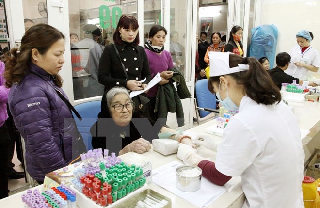 Xét nghiệm miễn phí đường máu, mỡ máu cho người dân