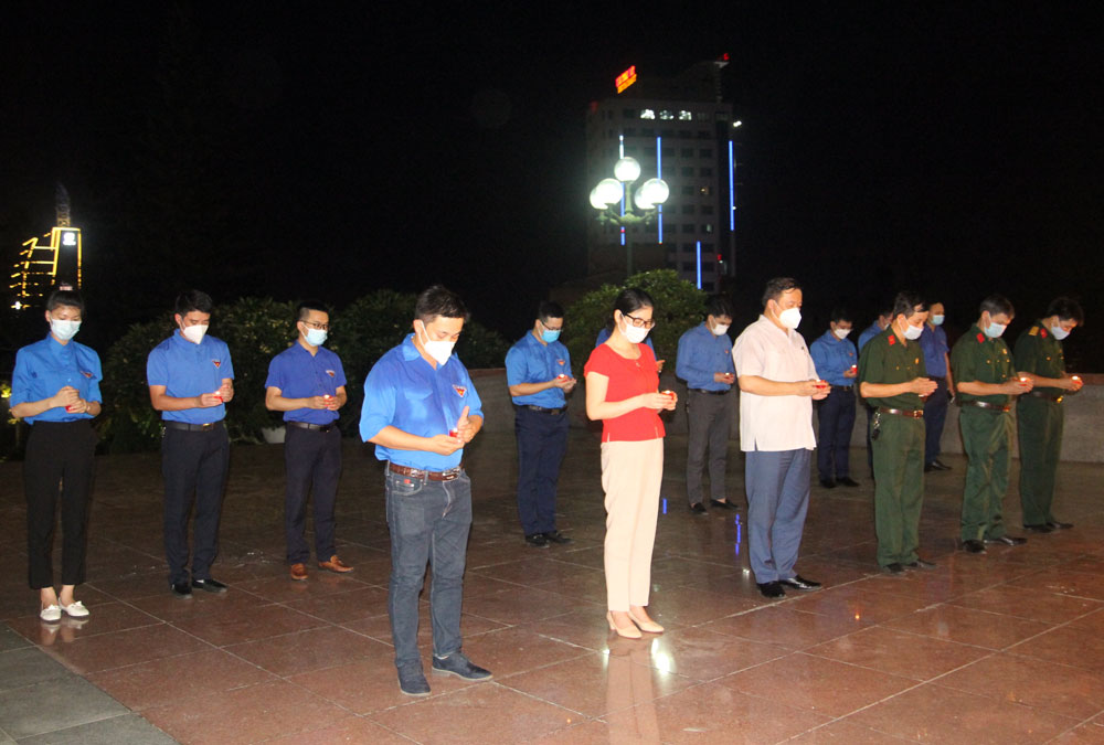 Thắp nến tri ân các Anh hùng liệt sĩ