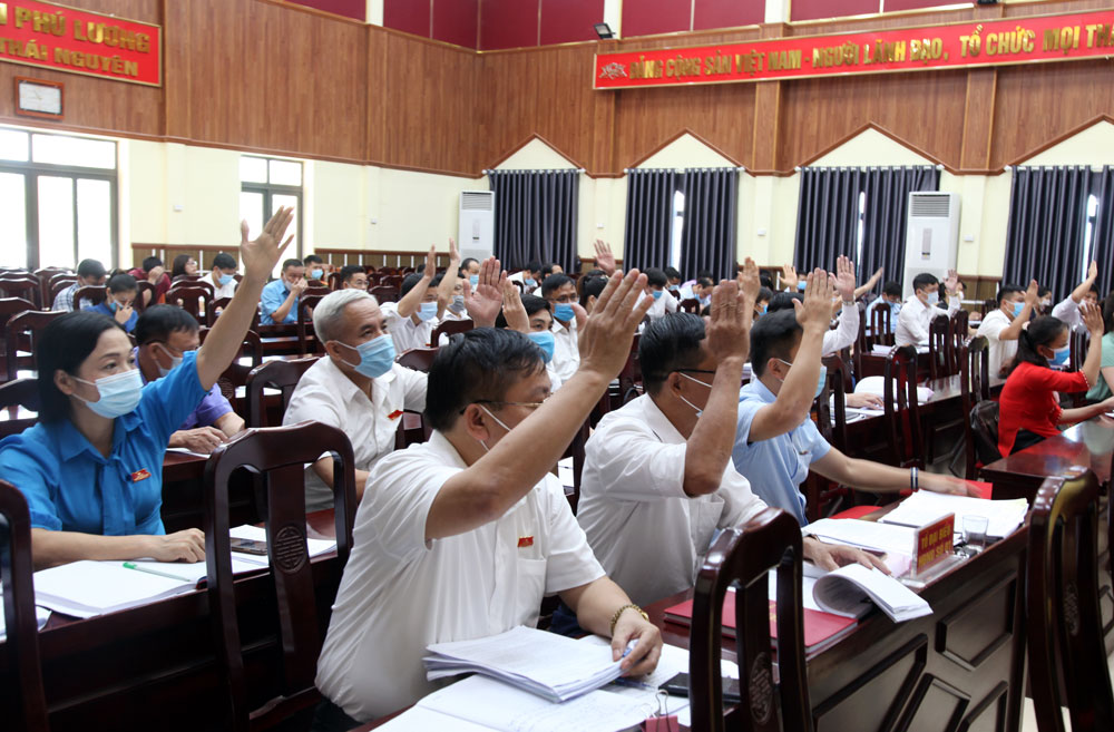 Thông qua 14 dự thảo nghị quyết về kinh tế - xã hội