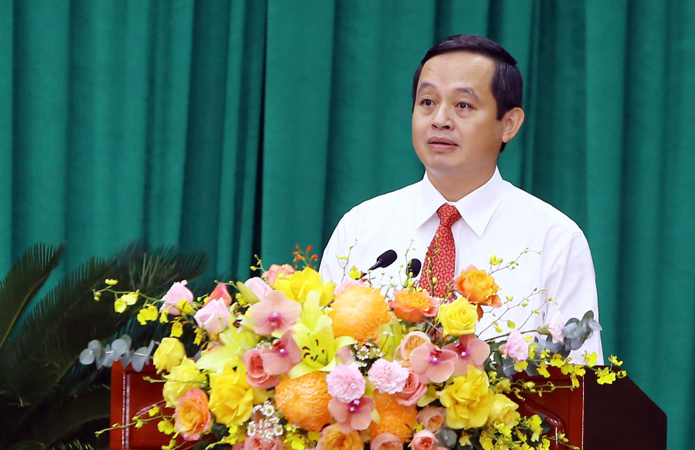 Khẩn trương thông tin đến nhân dân và triển khai thực hiện các nghị quyết đã được thông qua*