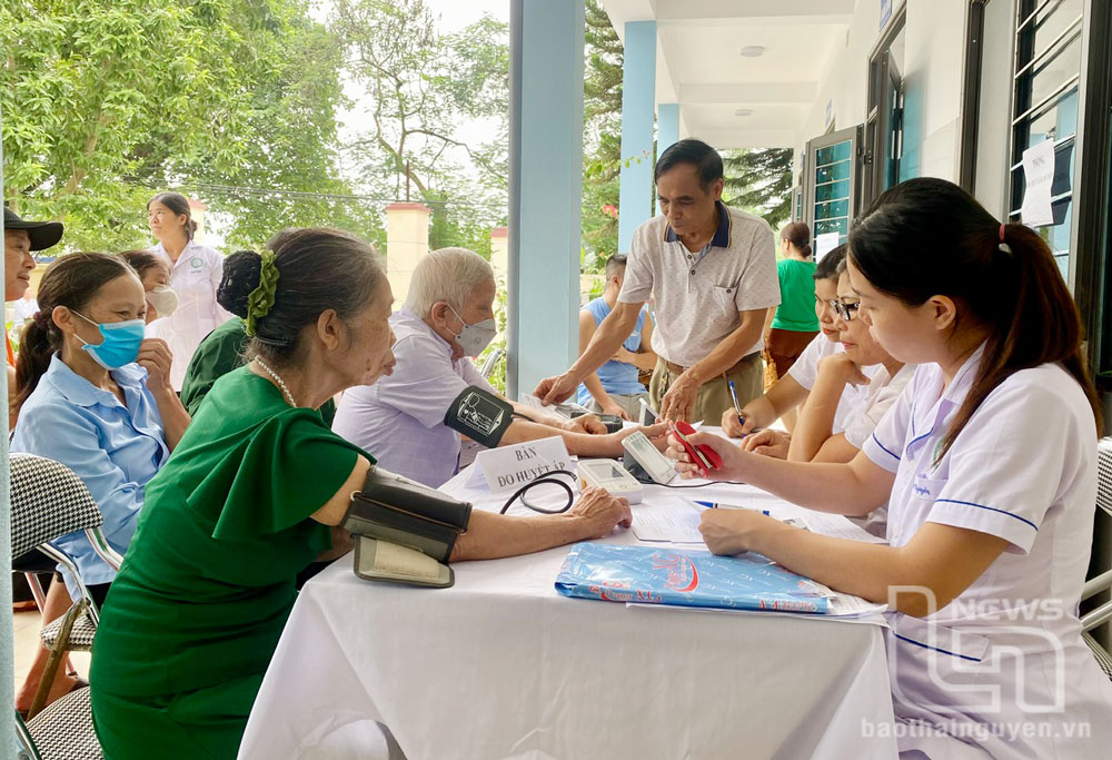 Hơn 430 người được khám miễn phí bệnh phổi tắc nghẽn mạn tính và hen phế quản