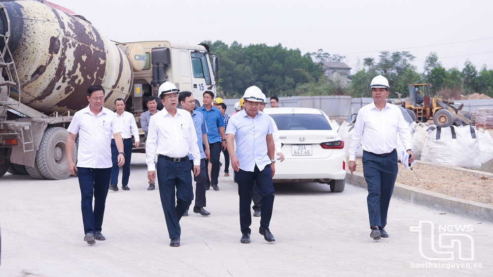 Kiểm tra tiến độ thi công Dự án xây dựng Sân vận động Thái Nguyên