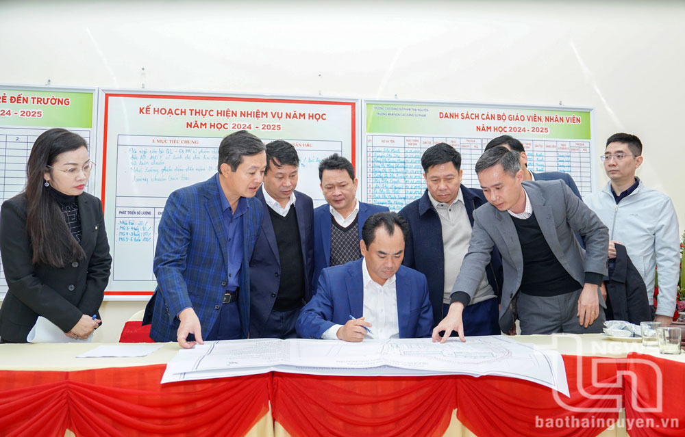 Đồng chí Bí thư Tỉnh ủy kiểm tra khu vực dự kiến xây dựng Trường Chính trị tỉnh