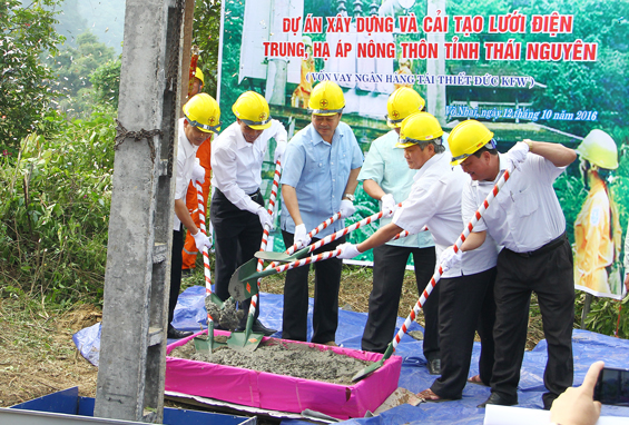 Khởi công Dự án xây dựng và cải tạo lưới điện trung, hạ áp nông thôn