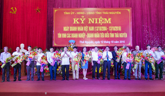 Tôn vinh các doanh nghiệp, doanh nhân tiêu biểu