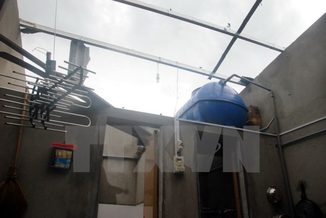 Lốc xoáy làm tốc mái, sập đổ hoàn toàn gần 100 nhà dân ở Quảng Trị
