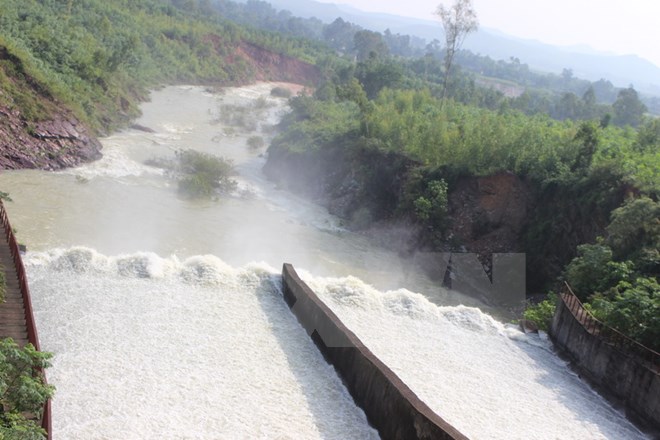 Hà Tĩnh: Hơn 100.000 học sinh vẫn phải nghỉ học do mưa lũ