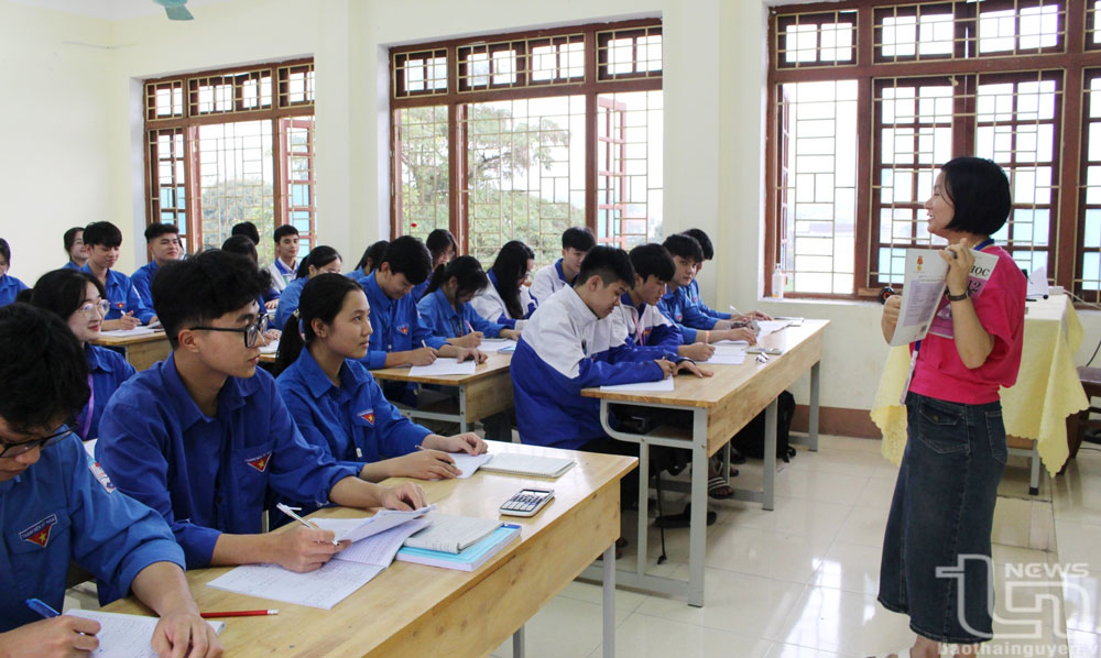 Không ngừng bổ sung nguồn lực mới cho Đảng