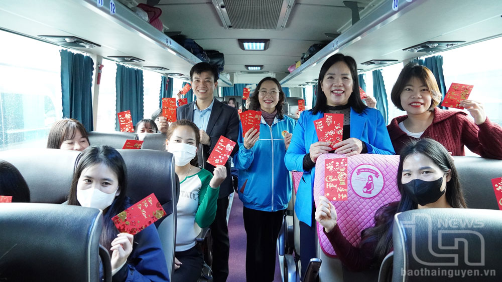 Vui xuân cùng người lao động