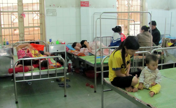 Bệnh viện tuyến huyện giải quyết tình trạng bệnh nhân nằm ghép: Nhiều khó khăn, áp lực lớn