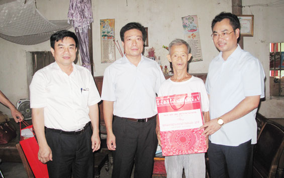 Thực hiện hiệu quả các chương trình phát triển giáo dục đào tạo, giảm nghèo bền vững