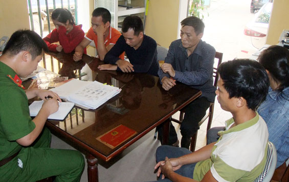 Triệt phá đường dây làm bằng giả