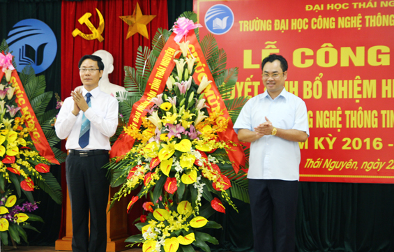 Công bố quyết định bổ nhiệm lại Hiệu trưởng