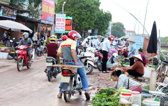 Chấm dứt tình trạng lấn chiếm lòng, lề đường: tìm lời giải cho 
