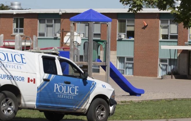 Bị đe dọa đánh bom, Canada đóng cửa tất cả các trường học
