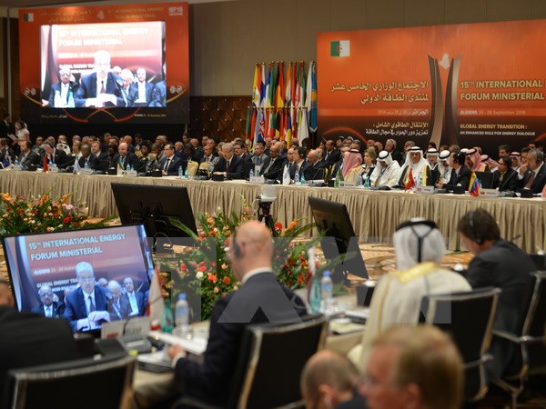 Giá dầu mỏ thế giới tăng mạnh sau quyết định của OPEC