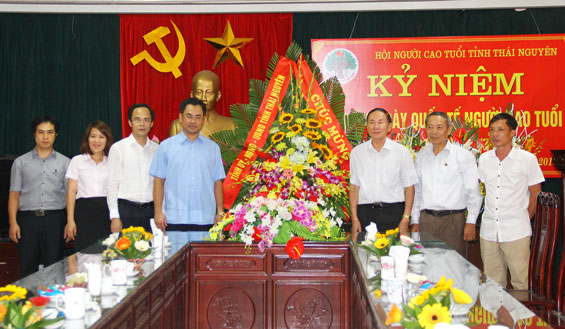 Lãnh đạo tỉnh chúc mừng Hội Người cao tuổi