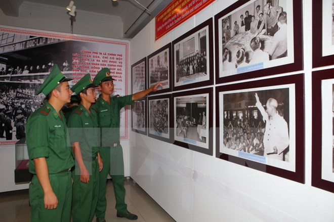 Đẩy mạnh học tập và làm theo tư tưởng, đạo đức, phong cách Hồ Chí Minh