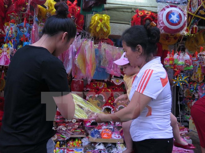 Tiêu hủy trên 2 tấn hàng hóa và đồ chơi bạo lực dịp Trung Thu