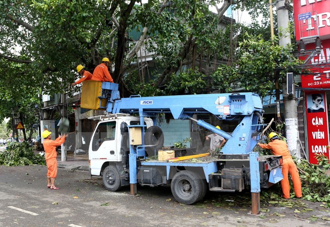 Khôi phục việc cấp điện cho Hà Nội và 29 trạm bơm tiêu úng