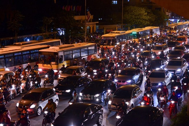 “Xe buýt Hà Nội không còn đi nhanh hơn xe đạp, rẻ hơn xe máy”