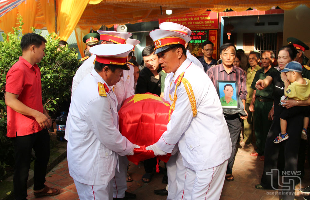 Đón nhận, an táng hài cốt Liệt sĩ Vũ Thạch Quân