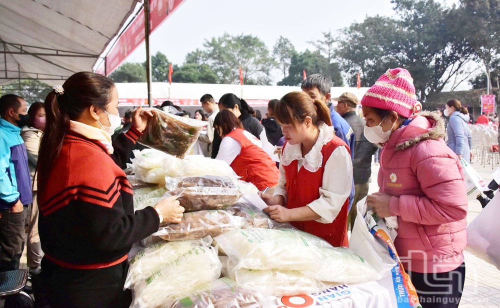 Huy động nhiều nguồn lực giúp hộ nghèo