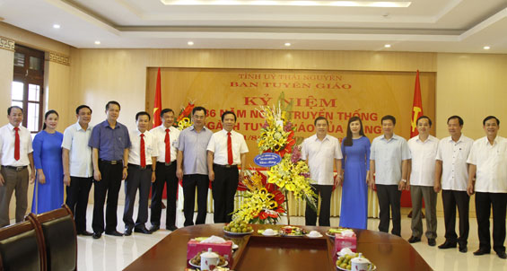 Các đồng chí lãnh đạo tỉnh chúc mừng Ngày truyền thống ngành Tuyên giáo
