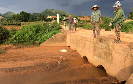 Dân khổ vì mất nguồn nước