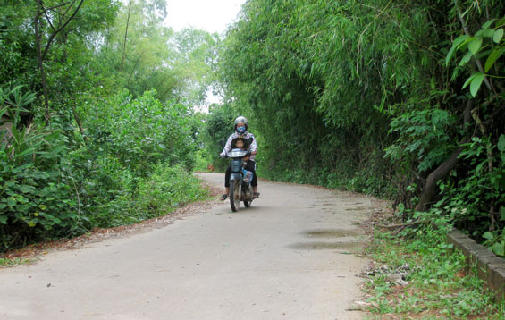 Bê tông hóa đường giao thông - cách làm của thị trấn Hương Sơn