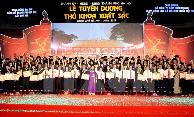 Ngày 28/8, Hà Nội tổ chức tuyên dương 100 thủ khoa xuất sắc