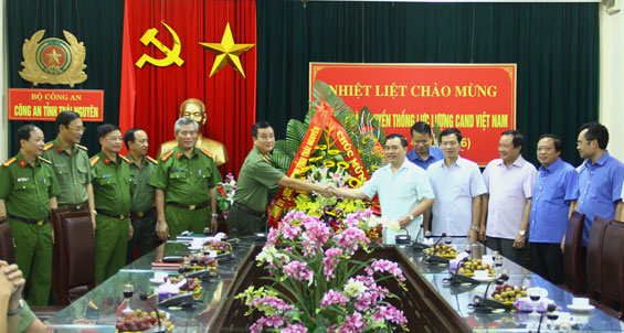 Lãnh đạo tỉnh chúc mừng lực lượng Công an nhân dân nhân Ngày truyền thống