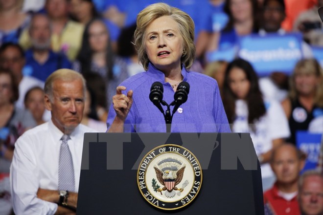 Bầu cử Mỹ: Lần đầu tiên tỷ lệ ủng hộ bà Clinton vượt ngưỡng 50%