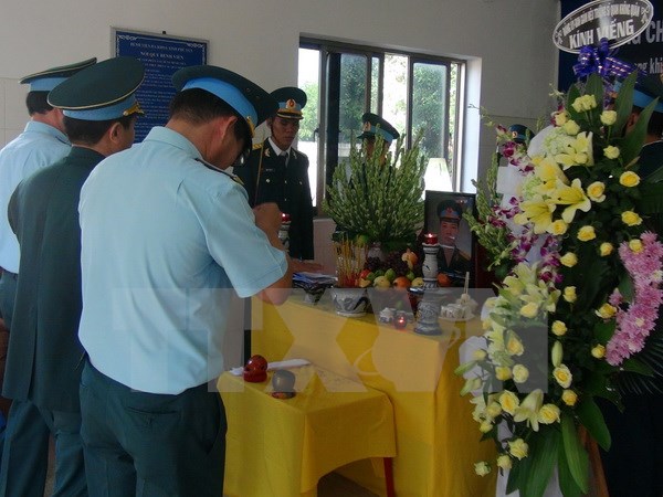 Phong hàm thiếu úy cho học viên phi công Phạm Đức Trung