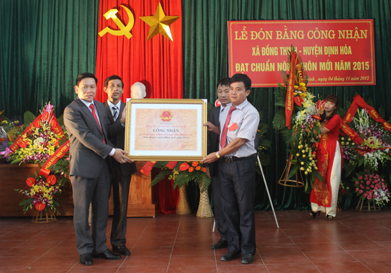 Đồng Thịnh đón Bằng công nhận đạt chuẩn nông thôn mới