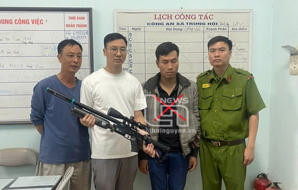 Bắt đối tượng tàng trữ, mua bán vũ khí trái phép