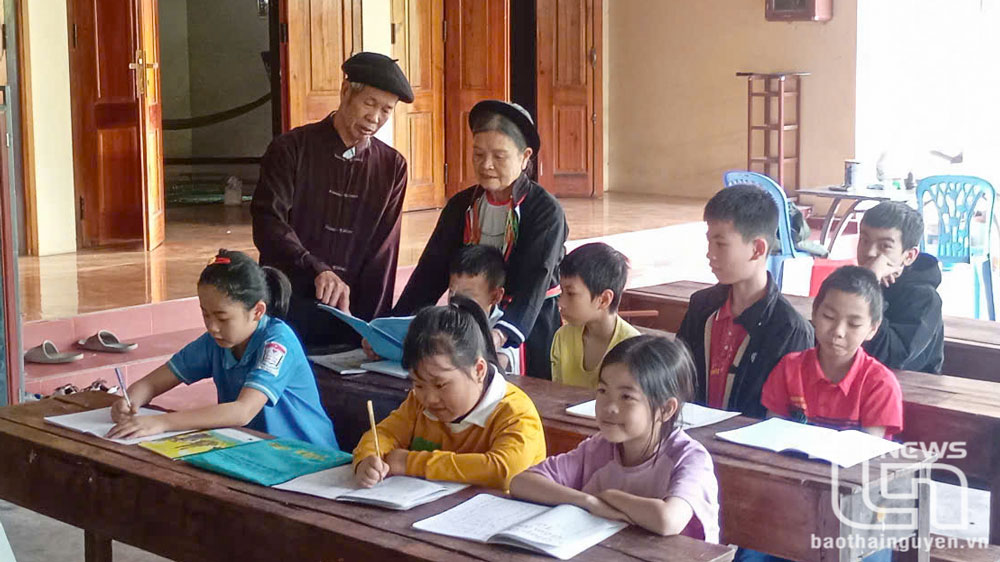 Người góp phần bảo tồn chữ viết, tiếng nói dân tộc Sán Dìu