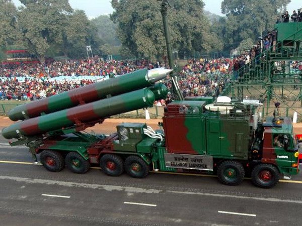 Ấn Độ bắn thử thành công tên lửa hành trình siêu âm Brahmos