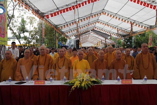 Hàng nghìn người cầu siêu cho nạn nhân tử vong tai nạn giao thông