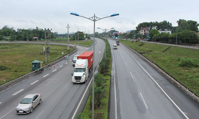 Xử lý vi phạm trên cao tốc: An toàn tính mạng phải trên hết! 
