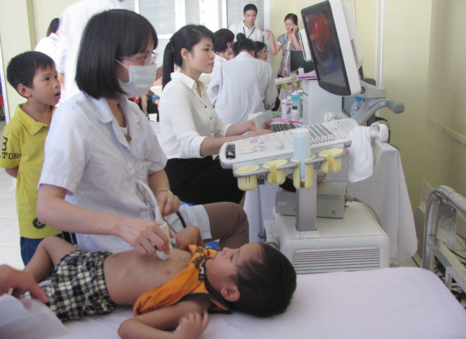 Khám sàng lọc hơn 4.000 trẻ em bị bệnh tim bẩm sinh 