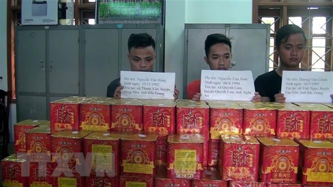 Bắt 3 đối tượng có hành vi mua bán trái phép 126 bánh pháo hoa