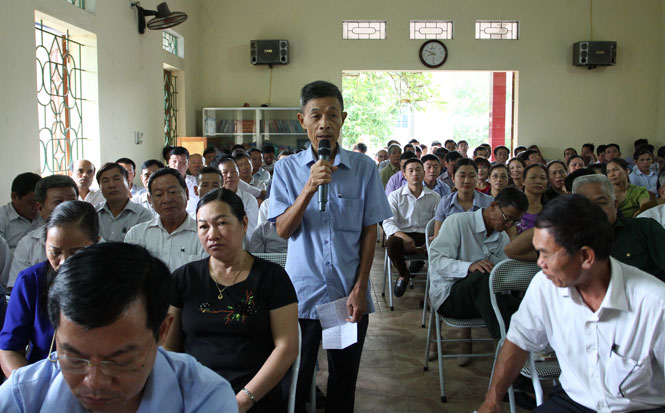 Lãnh đạo Thị ủy Phổ Yên đối thoại với người dân xã Hồng Tiến 