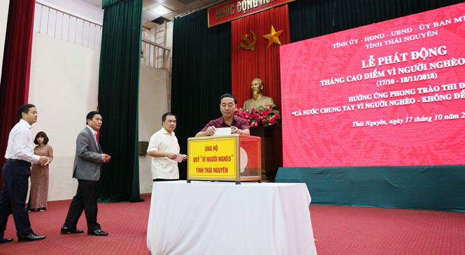 Tiếp nhận hơn 6,8 tỷ đồng ủng hộ Quỹ Vì người nghèo 