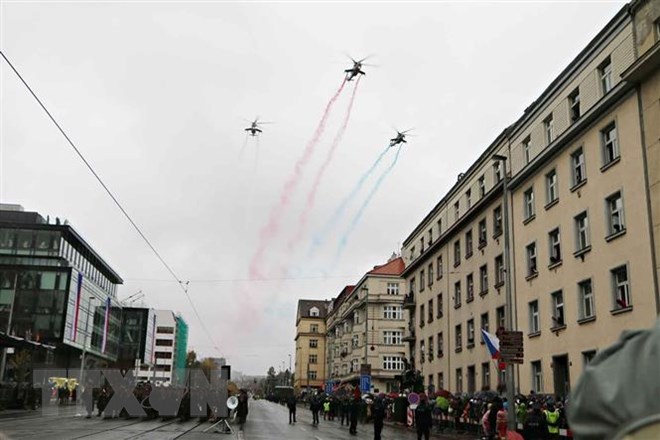 Séc: Diễu binh lớn nhất lịch sử kỷ niệm 100 năm thành lập Tiệp Khắc