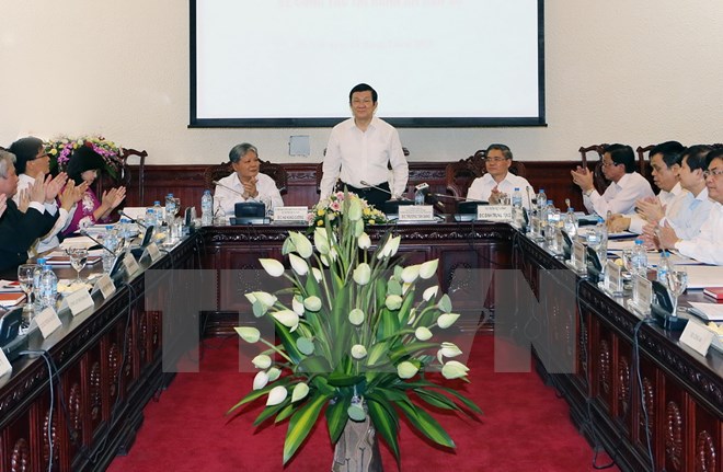  Chú trọng sản xuất công nghiệp - tiểu thủ công nghiệp