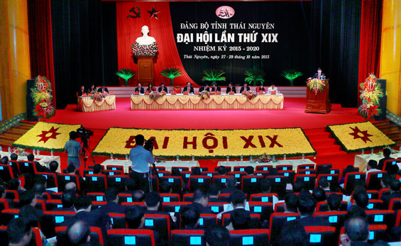 Tập trung thảo luận tại tổ về các văn kiện trình Đại hội 